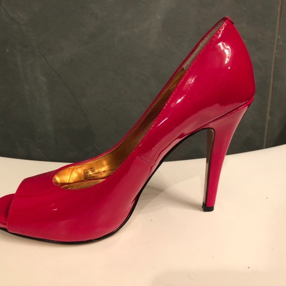 BCBG Generation Red Pumps size 6 - Picture 3 of 7